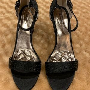 Women’s black embellished dress shoes. Size 7.5 medium.